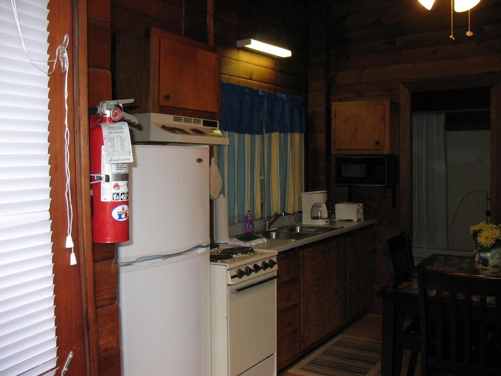 Forest Lake Camping Resort Cabin 18 Advance ภายนอก รูปภาพ