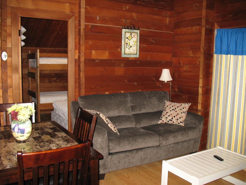 Forest Lake Camping Resort Cabin 18 Advance ภายนอก รูปภาพ