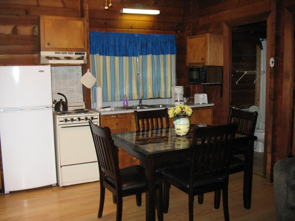 Forest Lake Camping Resort Cabin 18 Advance ภายนอก รูปภาพ